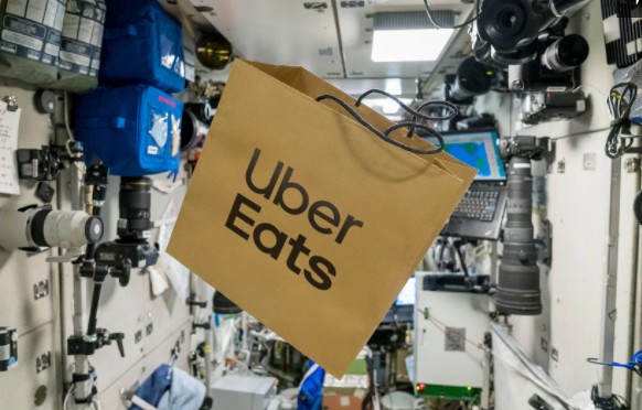 Uber Eats доставил первую еду в космос в эти выходные